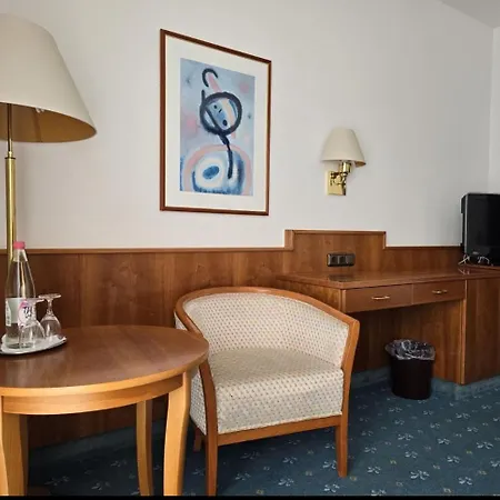 Otel De Lux *